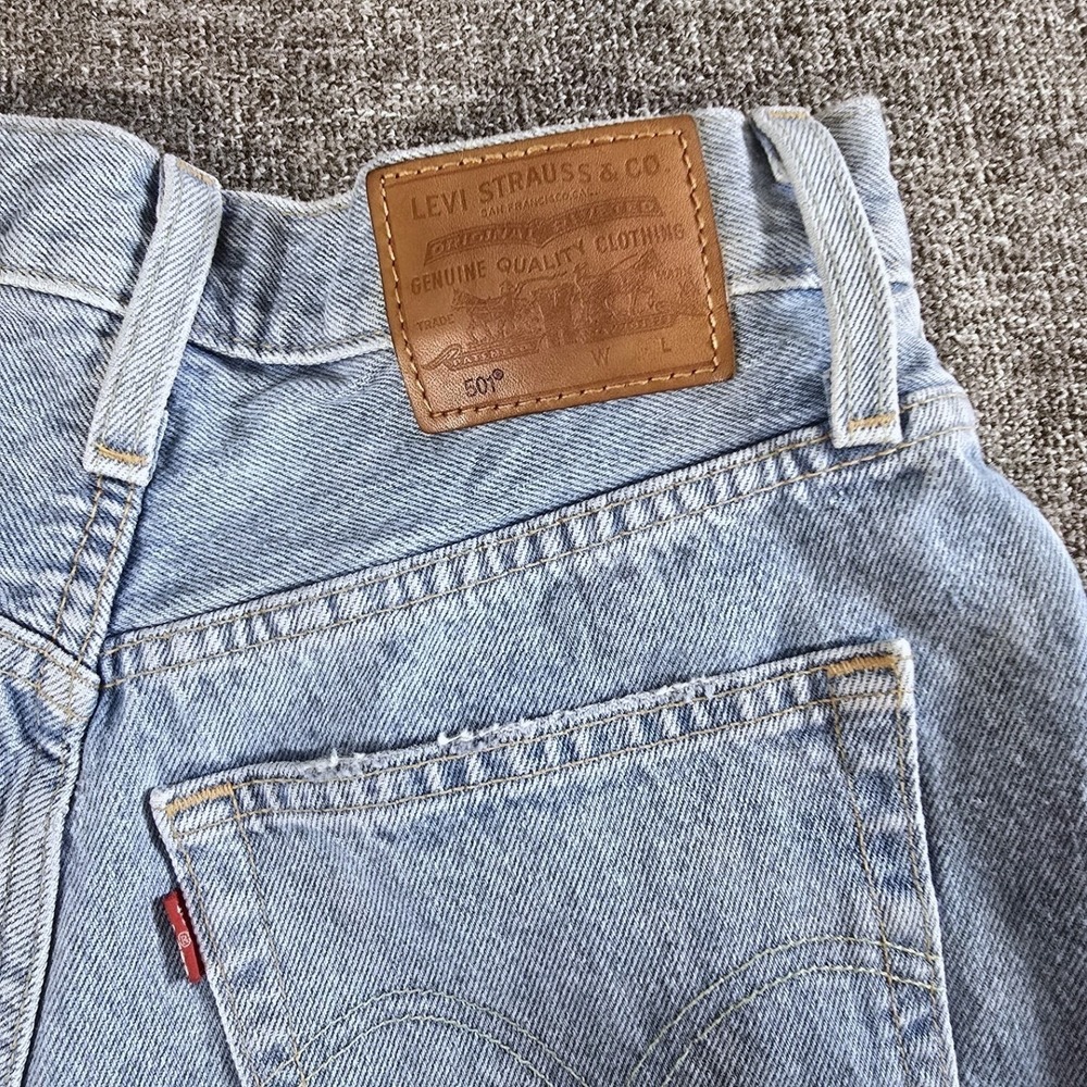 Levis 501 Original Cutoff Denim Shorts Light Wash Button Fly Womens 26 High Rise - Picture 3 of 11